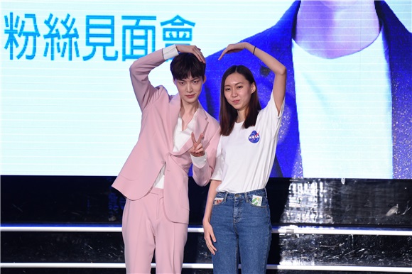 韩星安宰贤出席粉丝见面会