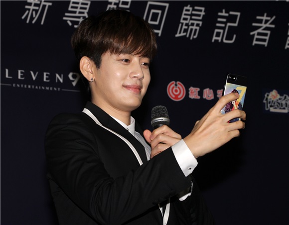 韩星SE7EN崔东旭来台发片