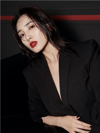 王紫璇YSL圣罗兰美妆 演绎春夏吸睛唇色