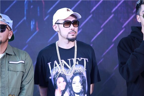 《中国有嘻哈》6.24开播 吴亦凡否认一秒变嘻哈