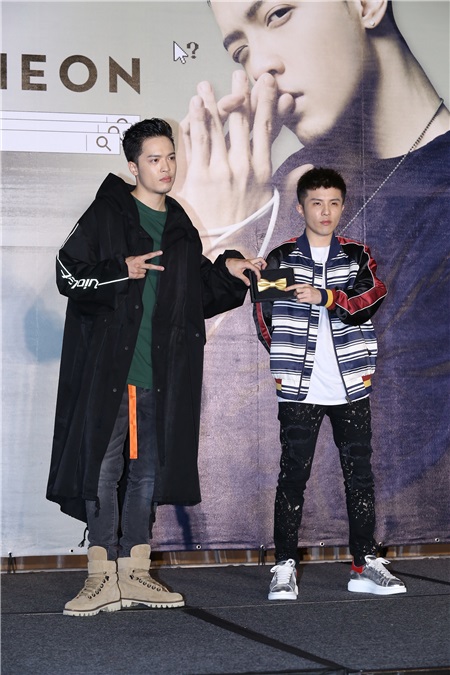 J.SHEON、宋念宇、宫阁出席J.SHEON媒体见面会