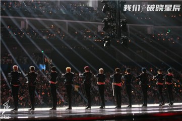 气场全开 燃爆舞台 “我们，破晓星辰”R1SE告别限定演唱会首场圆满结束