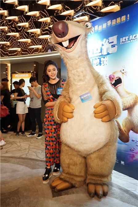 少爷占、李璨琛、周秀娜、许雅婷等出席《冰河世纪陨石撞地球」首映礼》