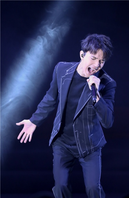 《记忆大师》主题曲发布会 迪玛希现场演绎「拿不走的记忆」