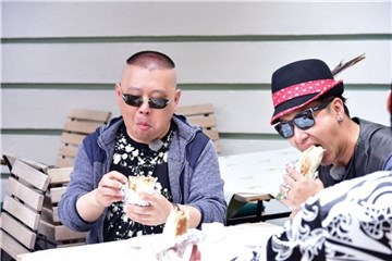 街头吃货二人组