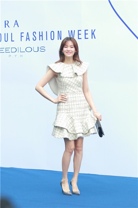 演员朴诗妍、CLARA、吴丞芽、韩宝凛等出席2017F/W首尔时装周活动