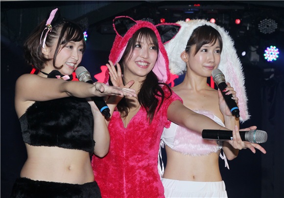 日本AV女优小岛南、纪见步实、水稀美里粉丝见面会