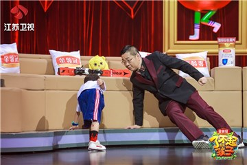张绍刚学习滑雪动作