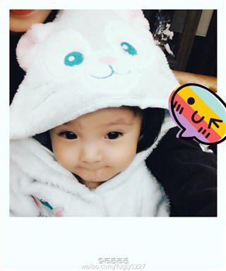 欧弟妻子晒女儿萌照 大眼JOJO爱上香甜奶油
