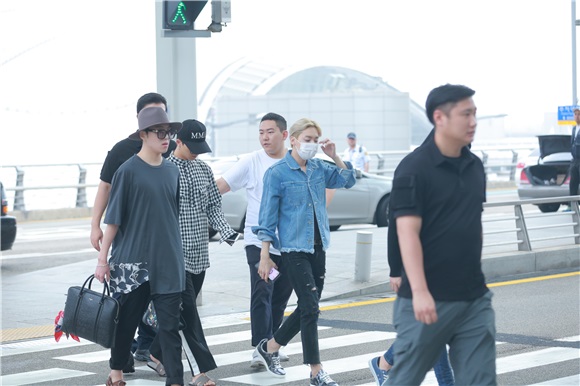 WINNER因海外行程经由仁川国际机场离开韩国