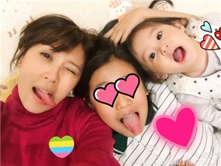 (贾静雯与梧桐妹丶咘咘 图/翻摄自贾静雯微博)