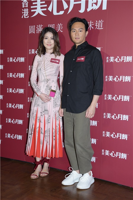 陈慧琳和张智霖出席代言月饼活动