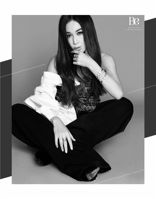 温碧霞时尚写真曝光 尽展成熟女性优雅气质