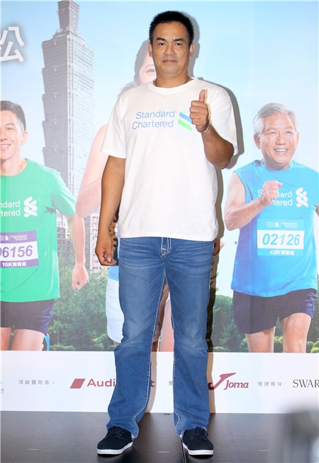 李毓芬、陈金锋出席「2017台北渣打公益马拉松」启动记者会
