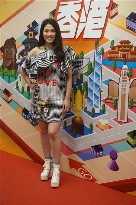 谭咏麟、苗侨伟、戚美珍等为好友曾志伟的游戏节目《我爱香港》担任嘉宾