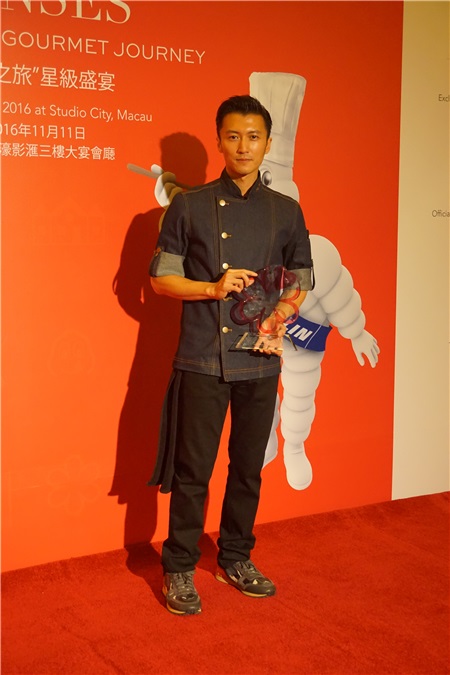 〈Yes 香港现场〉谢霆锋偕妈现身《感官之旅》遭曝初吻年龄