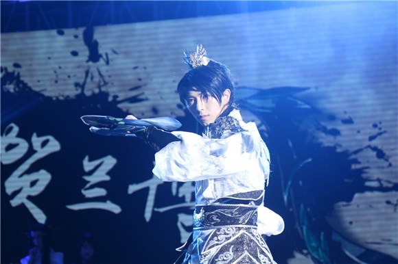 「霸道总裁」王青首唱新歌《逍遥》