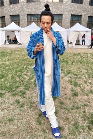 邓超笑杨幂撞衫 杨幂神回让粉丝笑翻