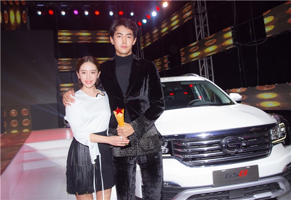 网易时尚跨界盛典隆重举办 李云迪贾玲分获年度大奖