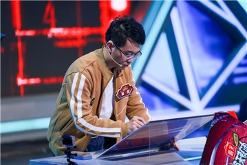 杨易在挑战中快速答题