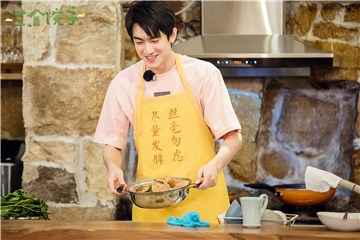 林更新炒螃蟹超满足
