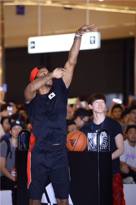 NBA球星德里克·罗斯与韩星HaHa Epik High等出席2016篮球大会决胜战活动