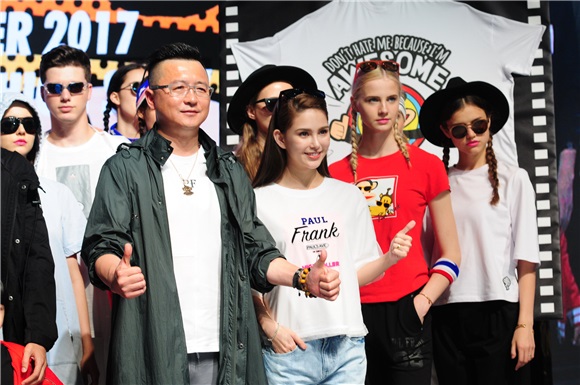 昆凌助阵Paul Frank新品发布会 「天王嫂」穿上白Tee+牛仔裤青春如少女