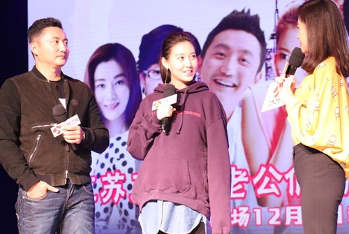 高露孕后首度亮相 准妈咪笑容绽放幸福感爆棚