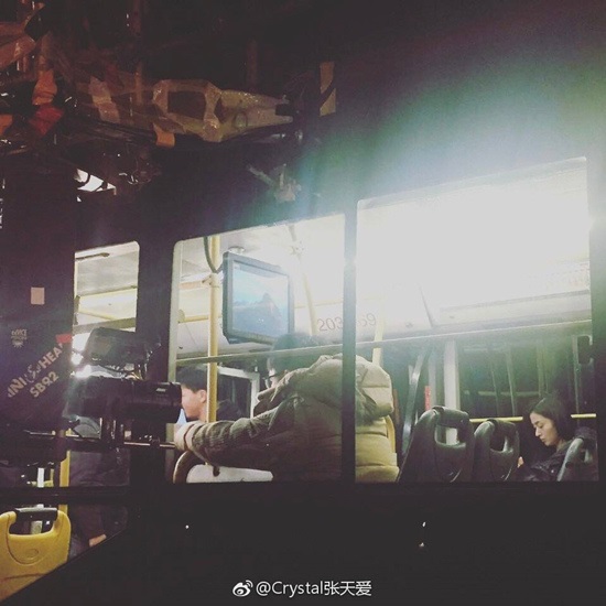 大鹏坐公交偶遇卤煮西施 对方竟然是张天爱
