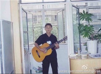 毛晓彤晒陈翔青涩旧照庆生反“报复”？ 网友：坐等
