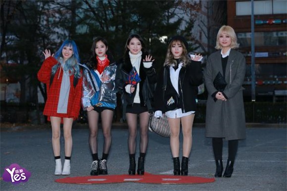 Pentagon、KARD、ASTRO等亮相《Music Bank》上班路