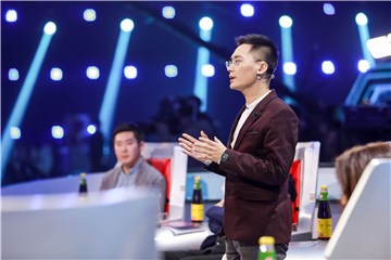 杨易选择加入了王峰战队