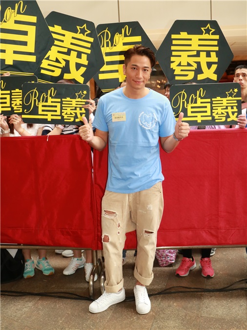 邓丽欣吴卓羲参加《延.亮爱FUN享日》活动