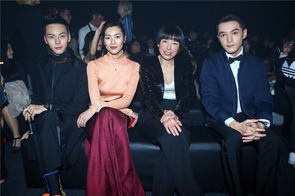 陈伟霆受邀出席《Vogue》庆祝派对 即兴表演引爆全场高潮