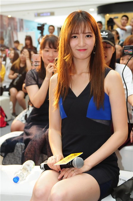 《贴身校花》粉丝见面会 SNH48萌妹子携朱元冰、赵顺然大玩自拍