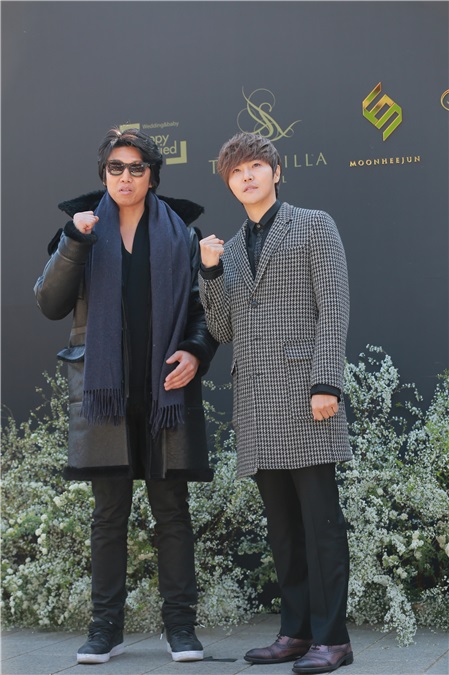 文熙俊、昭燏举行婚礼亮相媒体见面会