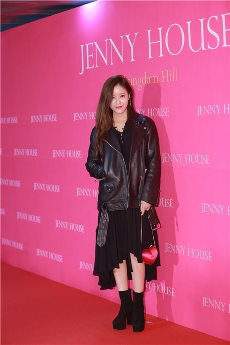 T-ara 孝敏、韩志旼等出席美容沙龙中举办的「慈善捐款派对」