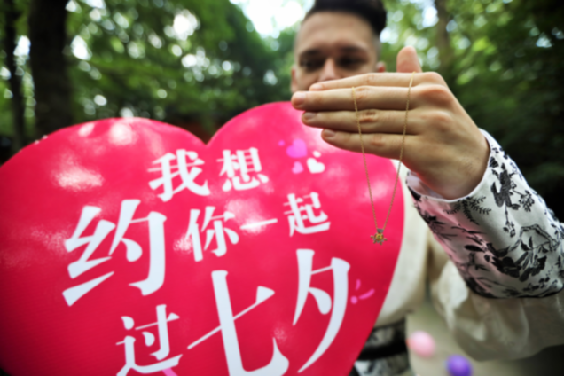 “最美相遇”掀开浪漫七夕帷幕,曼卡龙同名珠宝礼盒意外走俏 “最美相遇”掀开浪漫七夕帷幕,曼卡龙同名珠宝礼盒意外走俏