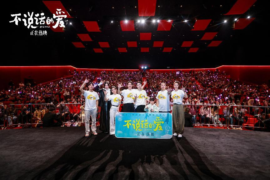 上海见面会张艺兴李珞桉分享“爱最好的样子”,《孤注一掷》导演申奥:张艺兴一定会给你惊喜