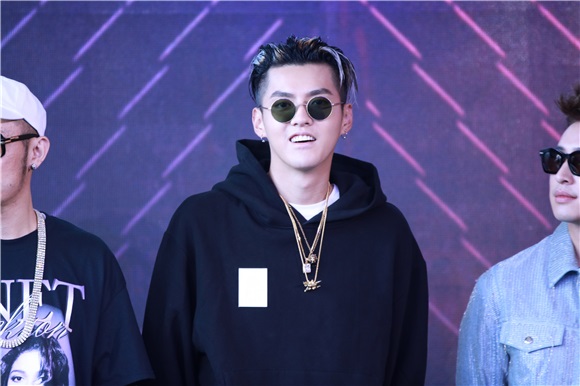 《中国有嘻哈》6.24开播 吴亦凡否认一秒变嘻哈