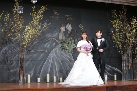 文熙俊、昭燏举行婚礼亮相媒体见面会