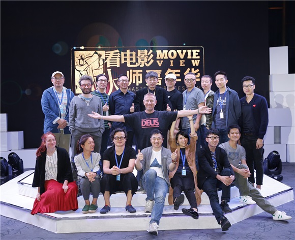 《看电影》大师嘉年华隆重举办 大师新导畅聊电影