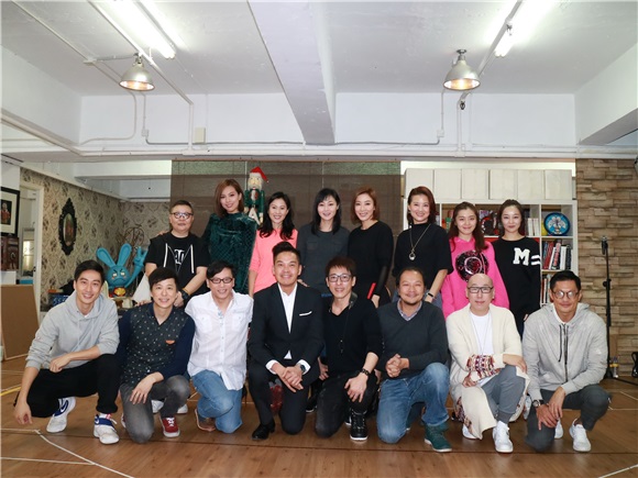 杨怡、万绮等出席舞台剧《我和春天有个约会》探班活动