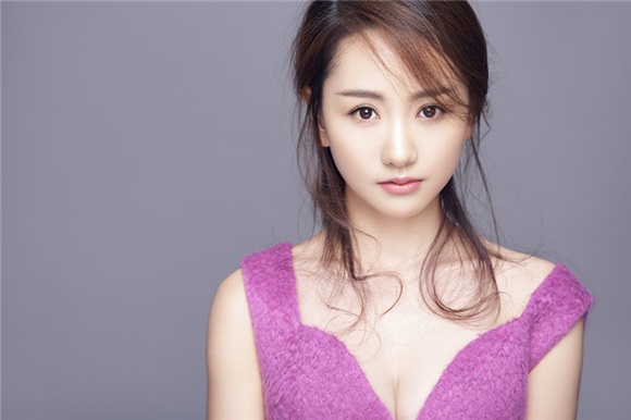 杨蓉粉紫清凉写真曝光 无辜脸犯罪胸反差萌