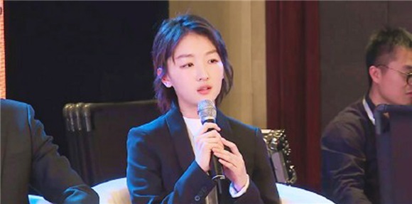 周冬雨电影新力量论坛发言:明星效应服务大众