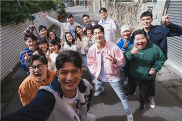 《机智校园生活》剧组正式杀青  锺岳轩喊话希望拍实境秀