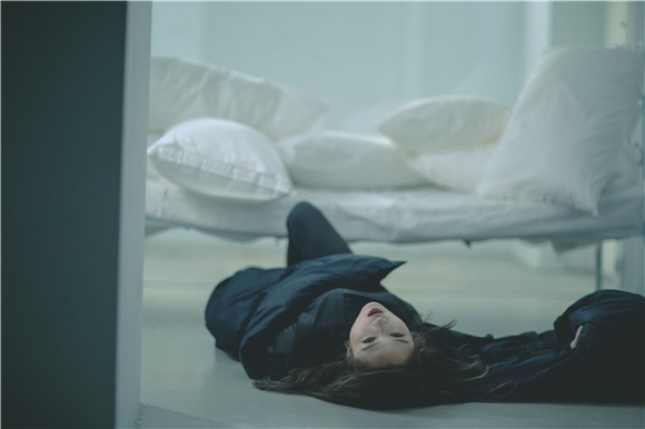 何洁再用歌声温暖人心 《给陌生女孩的歌》引歌迷共鸣