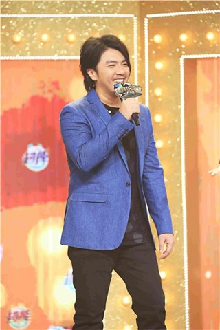 天才型歌手阿杜一蹴而就 《天黑》自带“味道属性”
