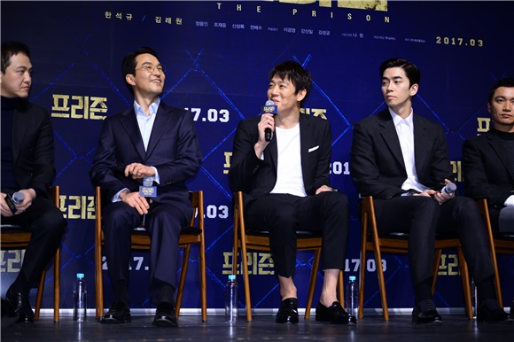 电影《监狱》举行制作报告会,导演罗贤 主演韩石圭、金来沅等出席