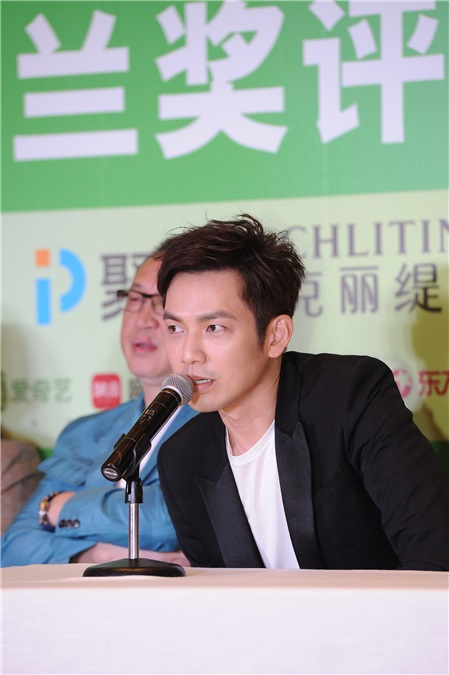 钟汉良首次担评委享受小轻松 姚晨感叹行业不断在进步